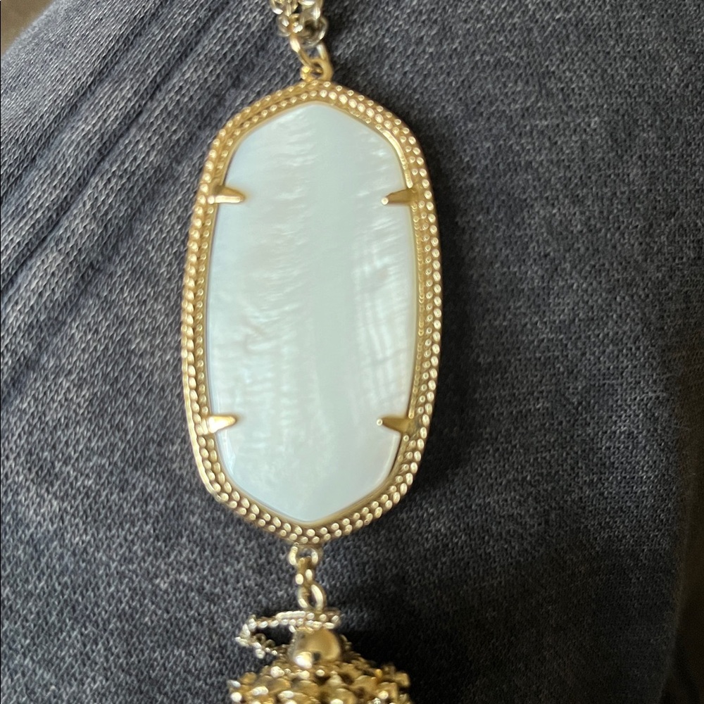 Kendra Scott Gold and white  Pendant Necklace - Picture 12 of 12